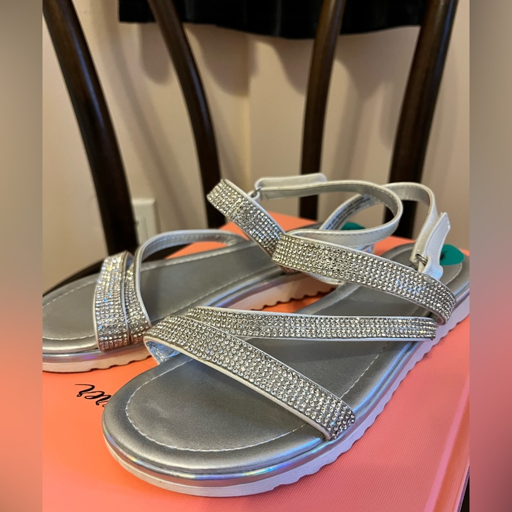 Girls Seychelles silver party sandals size 4